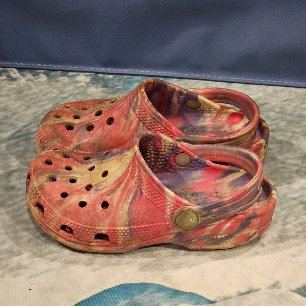 Crocs Girls‎ Toddler Size 11C Tie Dye Pink Clogs Slip On Shoes
